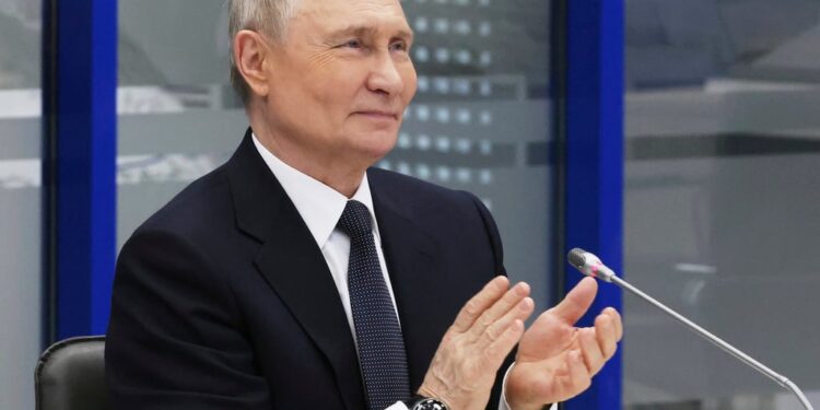 Ο Πούτιν ανακοίνωσε τετραήμερη κατάπαυση του πυρός στην Ουκρανία