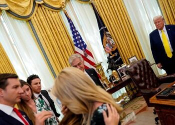 Αναστάτωση στον Λευκό Οίκο -Λιποθύμησε κοριτσάκι ενώ μιλούσε ο Ντόναλντ Τραμπ