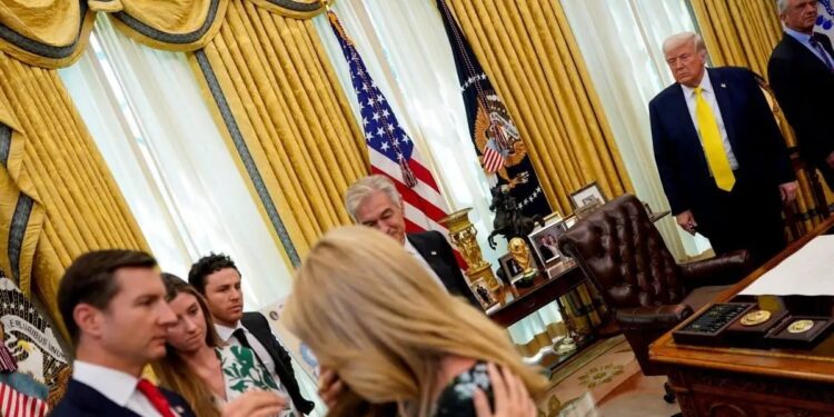 Αναστάτωση στον Λευκό Οίκο -Λιποθύμησε κοριτσάκι ενώ μιλούσε ο Ντόναλντ Τραμπ