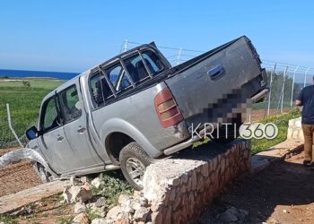 Τροχαίο στα Χανιά: Αγροτικό εξετράπη από τον δρόμο και χτύπησε σε μπεντένι