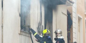 Κεφαλονιά: Φωτιά κατέστρεψε ολοσχερώς σπίτι στο Αργοστόλι – Απεγκλωβίστηκε μια οικογένεια