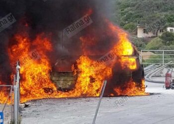 Λεωφόρος Μαραθώνος: Συναγερμός για φωτιά σε όχημα σε υπαίθριο χώρο βενζινάδικου