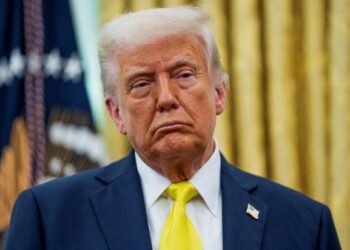 Σε ελεύθερη πτώση η δημοτικότητα του Ντόναλντ Τραμπ σύμφωνα με δημοσκοπήσεις