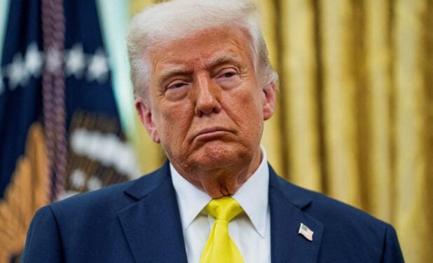 Σε ελεύθερη πτώση η δημοτικότητα του Ντόναλντ Τραμπ σύμφωνα με δημοσκοπήσεις