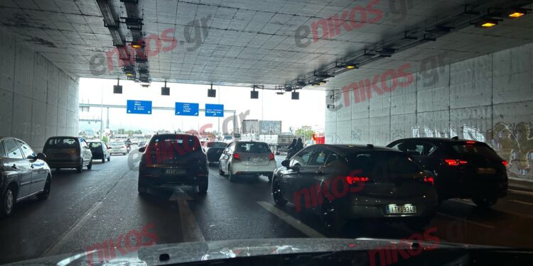 Κίνηση: Μποτιλιάρισμα στην παραλιακή λόγω αγώνα δρόμου