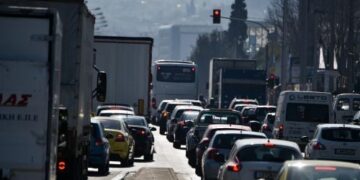 Κίνηση: Μποτιλιάρισμα χιλιομέτρων στην κάθοδο του Κηφισού λόγω τροχαίου