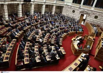 Τέμπη: Ανοίγει η δικογραφία για Καραμανλή και Σπίρτζη