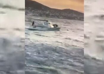 Αρτέμιδα: Καρέ καρέ η επιχείρηση διάσωσης ενός χειριστή kite surf