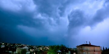 Καιρός: Τοπικές βροχές και καταιγίδες