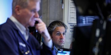 Ανώμαλη προσγείωση στη Wall – Εξανεμίστηκαν κέρδη από το ράλι της Τετάρτης