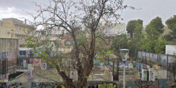 Άνοιξαν οι ουρανοί στην Αττική