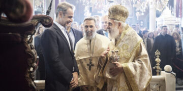 Παρακολούθησε τη Θεία Λειτουργία της πρώτης Αναστάσεως στον Ιερό Ναό Ευαγγελιστρίας της Τήνου