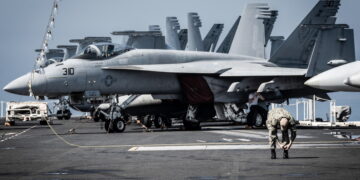 Μαχητικό αεροσκάφος έπεσε από το αεροπλανοφόρο Truman των ΗΠΑ και βούλιαξε