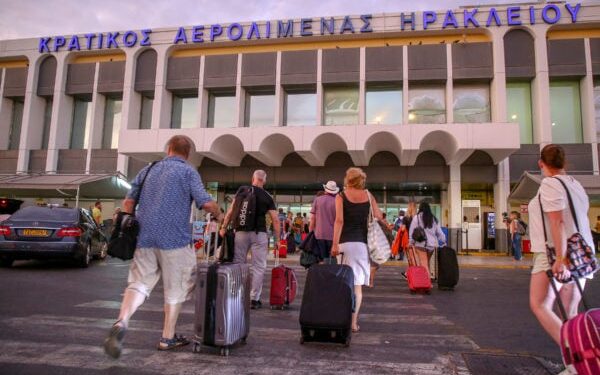 Αεροσκάφος αντιμετώπισε πρόβλημα στους τροχούς κατά την διάρκεια προσγείωσης