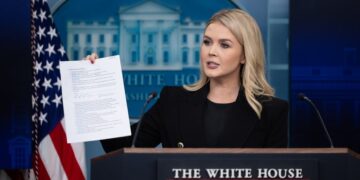 Διαψεύδει ο Λευκός Οίκος τα περί αποχώρησης Μασκ από το DOGE