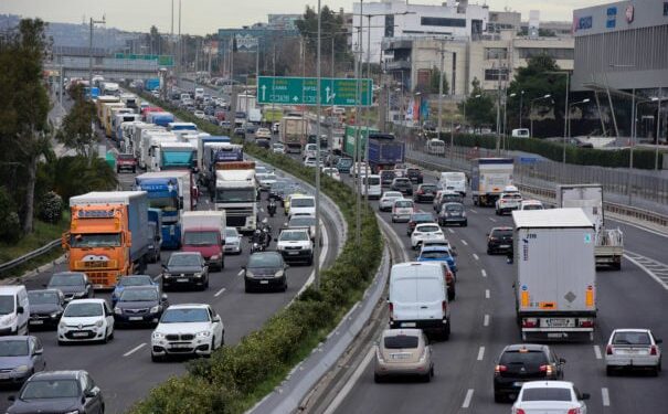Μποτιλιάρισμα στον Πειραιά και στις εξόδους των Εθνικών Οδών – Δείτε LIVE πού υπάρχουν προβλήματα