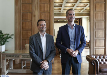 Κόντρα Δούκα – Μπακογιάννη για τα επεισόδια στα Εξάρχεια μετά τη συναυλία στον Λόφο του Στρέφη