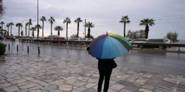 Άνοιξαν οι ουρανοί στην Αττική – Ισχυρή καταιγίδα αυτή την ώρα