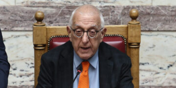 Το αίτημα του κ. Σπίρτζη τον τιμά αλλά δεν μπορεί να ικανοποιηθεί λόγω του Συντάγματος και του Κανονισμού της Βουλής