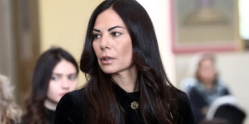 Ξέσπασε η Εύη Βατίδου: «Με ρωτάτε πώς βιοπορίζομαι