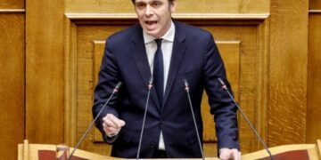 Όφειλε η κυβέρνηση μήνες τώρα να έχει επιστρέψει στο κατ’ ελάχιστον κάτι στην πραγματική οικονομία