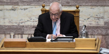 Κακλαμάνης: Ανακοίνωσε την αποσφράγιση της δικογραφίας για τα Τέμπη