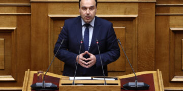 Σύντομα οι πολιτικές ταυτότητες και στους ένστολους