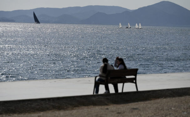 Καιρός: Με νεφώσεις, σκόνη και λασποβροχές η Μεγάλη Εβδομάδα