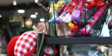 Ανοιχτά σήμερα Κυριακή τα καταστήματα – Ποιες ώρες θα λειτουργήσουν