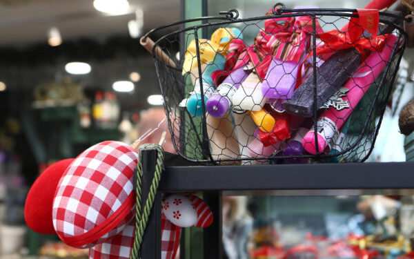 Ανοιχτά σήμερα Κυριακή τα καταστήματα – Ποιες ώρες θα λειτουργήσουν