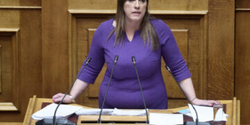 Εμείς μιλάμε για την πατρίδα που αποτελείται από τους ανθρώπους, εσείς μιλάτε για την άμυνα που την οραματίζεστε σαν εξοπλισμούς, συμβάσεις διαφθοράς