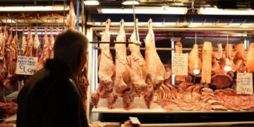 Πάσχα 2025: Αυξημένες οι τιμές στα αμνοερίφια, μειωμένες στα καύσιμα