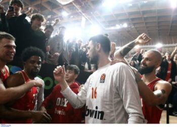 Ολυμπιακός: «Φέρτε μας το ευρωπαϊκό» φώναζαν οι φίλαθλοι των Πειραιωτών μετά τη νίκη επί της Μακάμπι