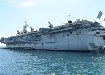 Στον Όρμο Φαλήρου το αεροπλανοφόρο «Σαρλ ντε Γκολ»