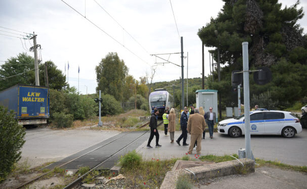 Συνελήφθη ο οδηγός του φορτηγού που συγκρούστηκε με τρένο στο Βαθύ Αυλίδας