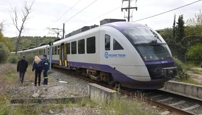 Οι πρώτες εικόνες από τη σύγκρουση τρένου με φορτηγό στο Βαθύ Αυλίδας