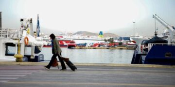 Λιμάνι Πειραιά: Ταλαιπωρία για εκατοντάδες επιβάτες