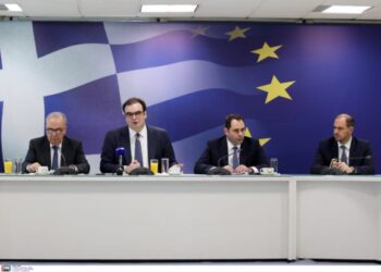 Πώς θα λάβουν 250 ευρώ οι συνταξιούχοι και 800 ευρώ oι ενοικιαστές