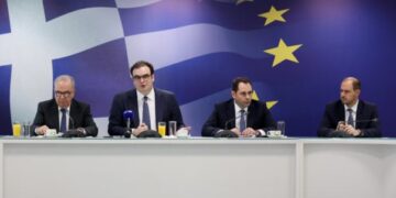 Πώς θα λάβουν 250 ευρώ οι συνταξιούχοι και 800 ευρώ oι ενοικιαστές