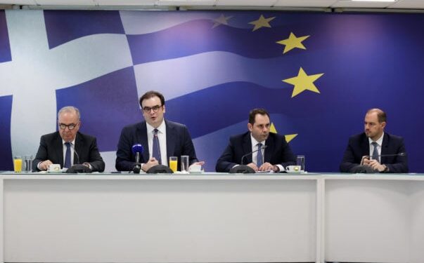 Πώς θα λάβουν 250 ευρώ οι συνταξιούχοι και 800 ευρώ oι ενοικιαστές