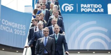 Μητσοτάκης: Στη Βαλένθια για το Συνέδριο του Ευρωπαϊκού Λαϊκού Κόμματος