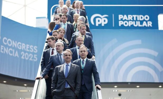 Μητσοτάκης: Στη Βαλένθια για το Συνέδριο του Ευρωπαϊκού Λαϊκού Κόμματος