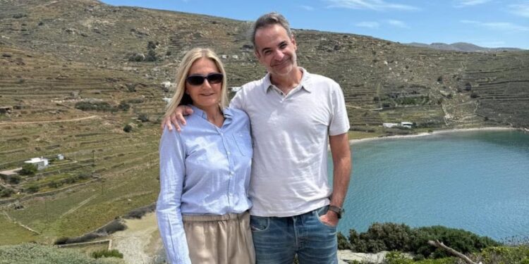 Μητσοτάκης: «Ημέρα χαράς, αγάπης και δύναμης»