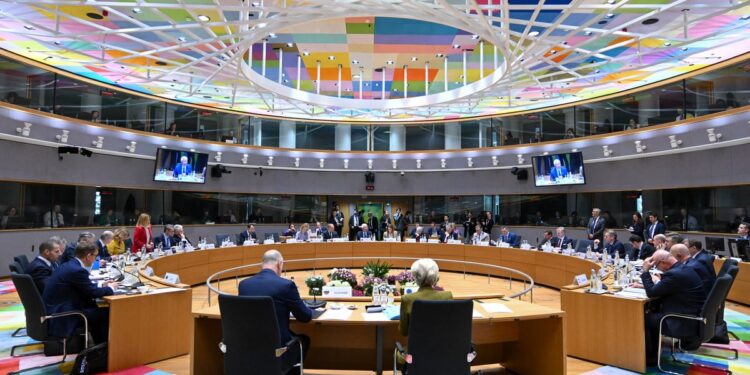 «Δεν εγκαταλείπει» την συνεργασία της με τις ΗΠΑ, δηλώνει ο Επίτροπος Οικονομίας