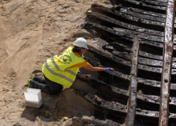 Βρέθηκε μεσαιωνικό πλοίο 500 ετών σε ιστορική ψαραγορά