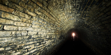 Ανακαλύφθηκε τυχαία μυστικό τούνελ κάτω από σπίτι κατά τη διάρκεια ανακαίνισης