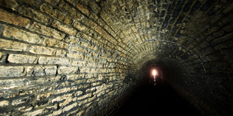 Ανακαλύφθηκε τυχαία μυστικό τούνελ κάτω από σπίτι κατά τη διάρκεια ανακαίνισης