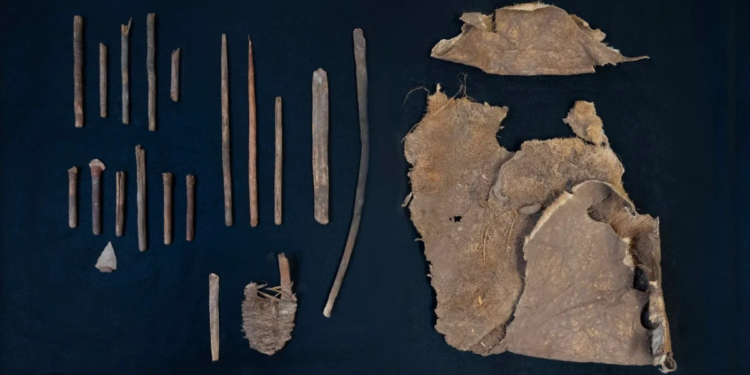 Εκπληκτική ανακάλυψη σε σπήλαιο – Κυνηγετικός εξοπλισμός 6.500 ετών ανατρέπει όσα γνωρίζαμε για τους προϊστορικούς ανθρώπους