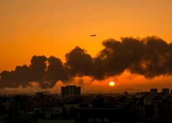 Τουλάχιστον 13 νεκροί και 30 τραυματίες σε αμερικανικό πλήγμα σε λιμάνι της Υεμένης