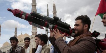 Οι Χούθι κάνουν λόγο για έναν νεκρό σε πλήγματα που αποδίδουν στις ΗΠΑ